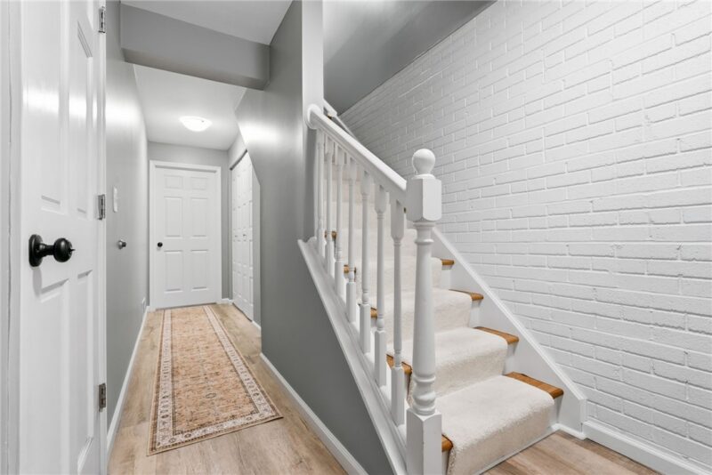 221 Thornberry Dr — photo 4