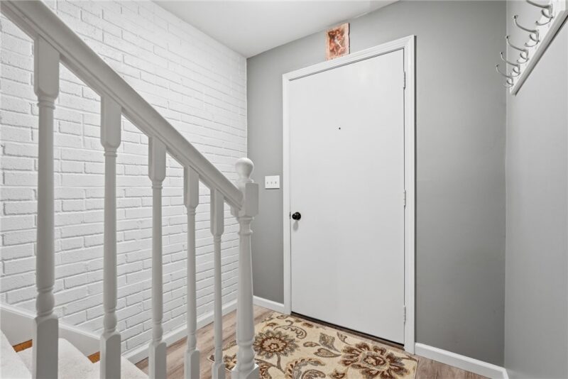 221 Thornberry Dr — photo 5