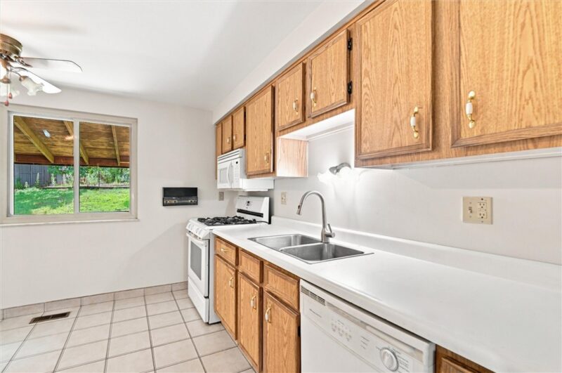 4 Holyoke Dr — photo 6