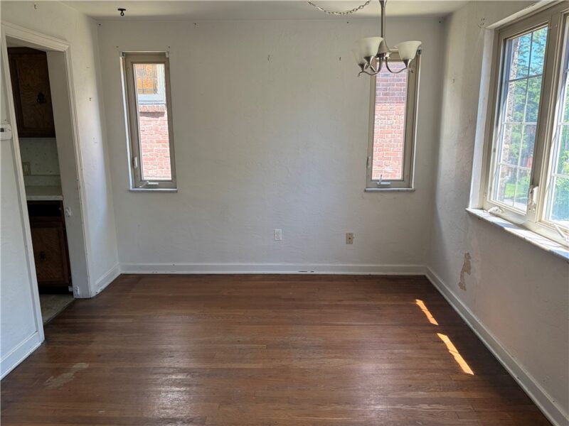 1911 Fairlawn St — photo 2