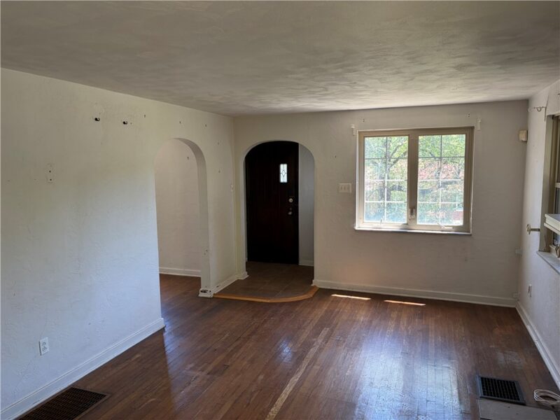 1911 Fairlawn St — photo 3