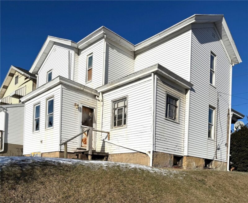 438 New York Ave. — photo 2