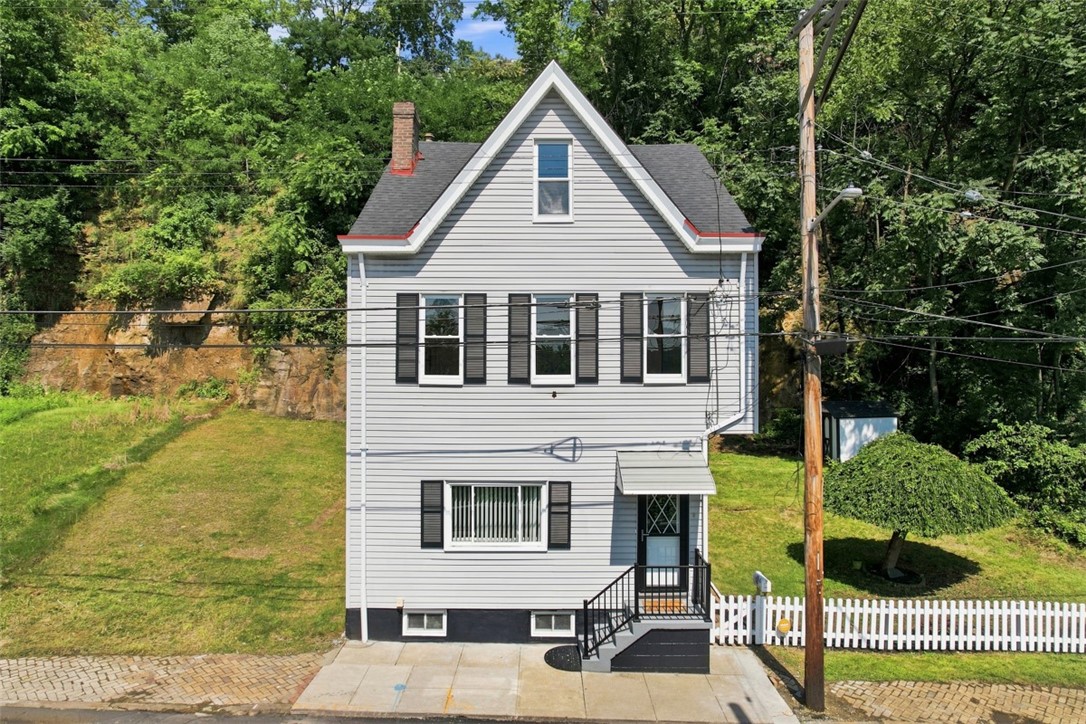 1042 Goehring St — photo 1
