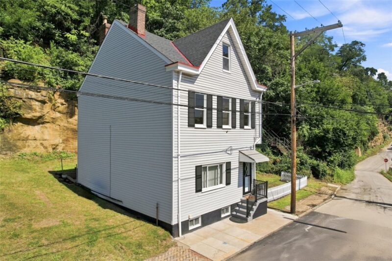 1042 Goehring St — photo 2