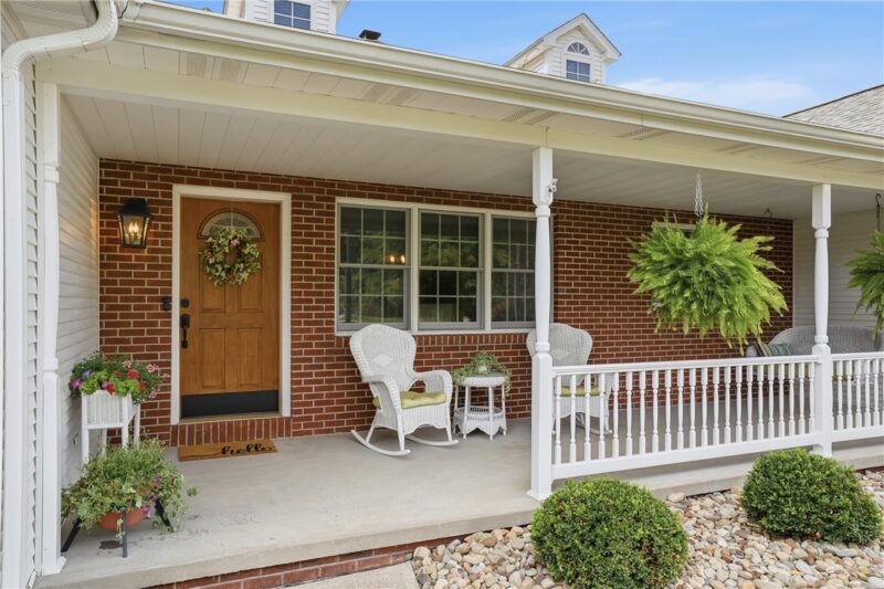 208 Arrowhead Dr — photo 2