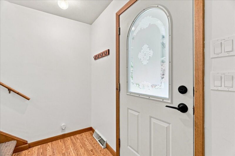 41 Glenmore Ave — photo 4