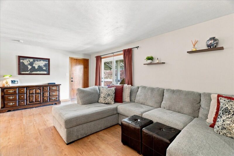 41 Glenmore Ave — photo 8