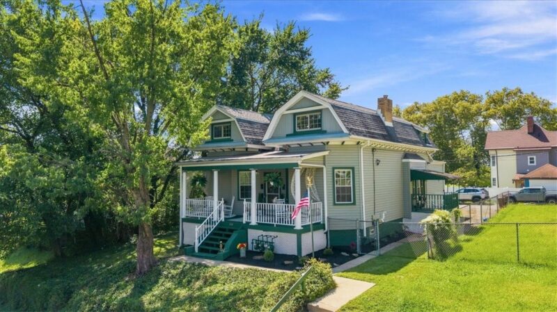 318 Mueller Ave — photo 2