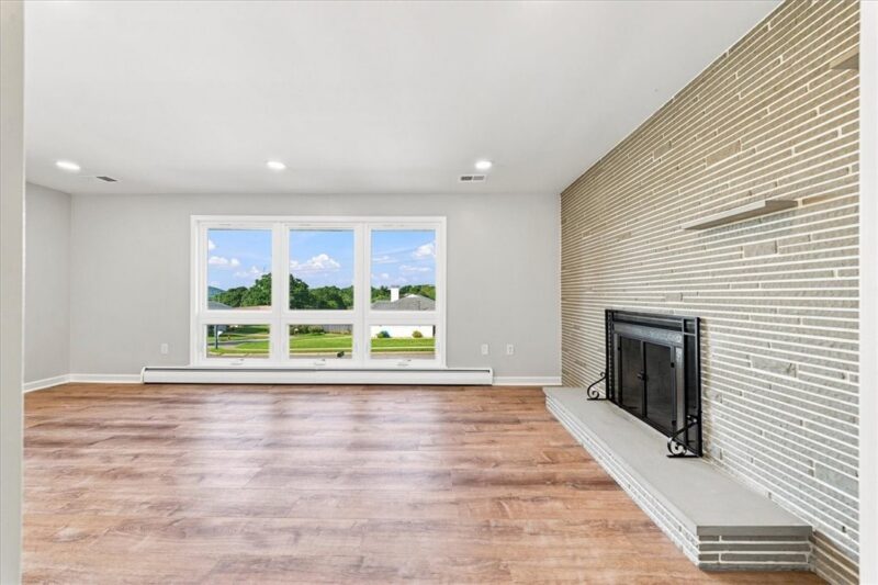 1106 Fairlane Dr — photo 4