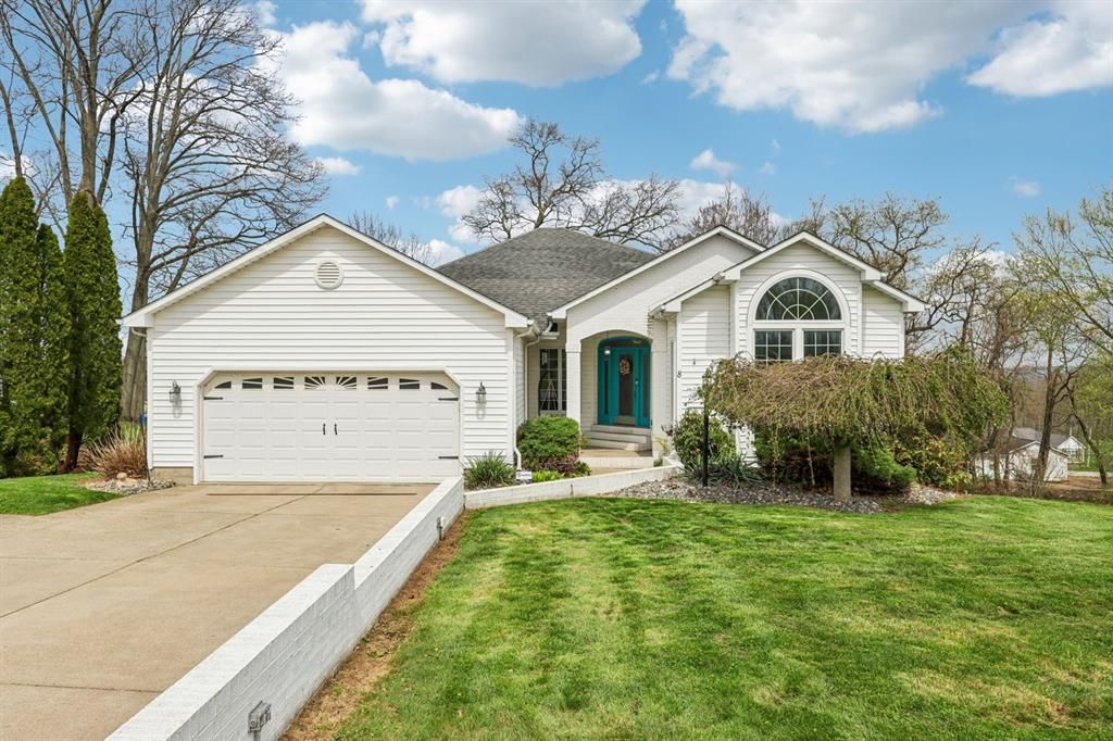8 Leslie DRIVE — photo 1