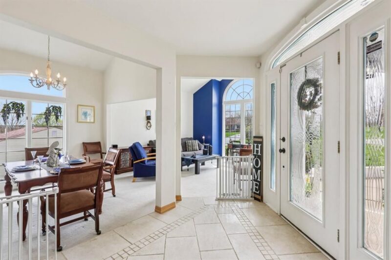 8 Leslie DRIVE — photo 4