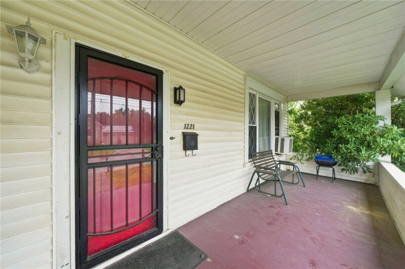 1221 Martin Ave — photo 2