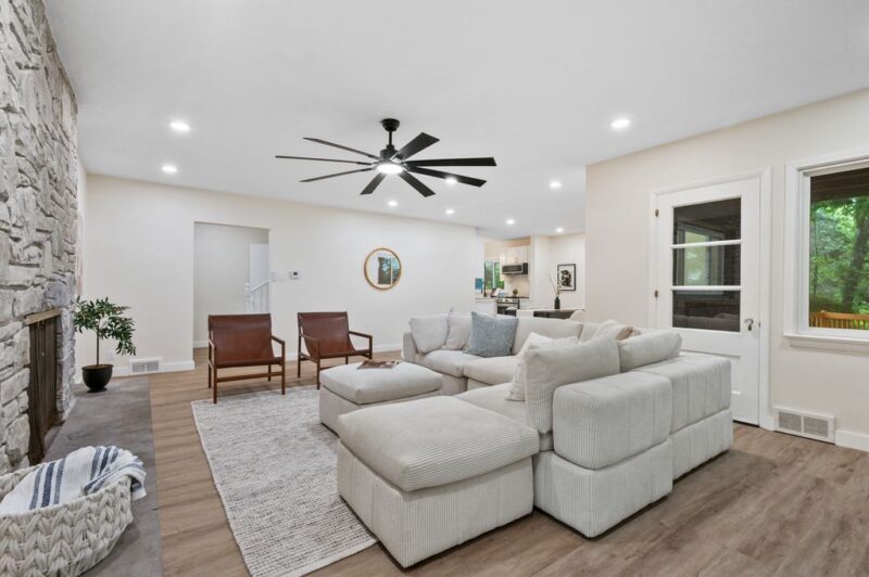 1648 Jamestown — photo 4
