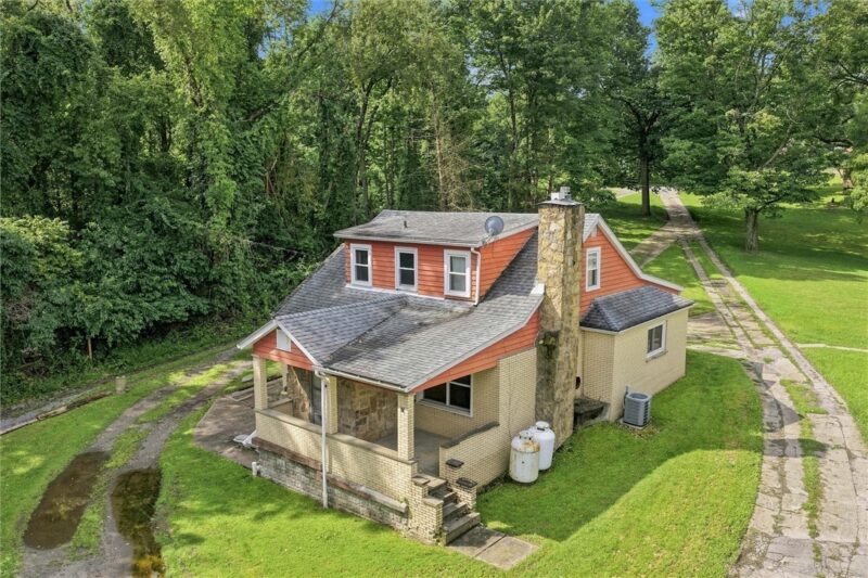 1114 Daisy Ln — photo 2