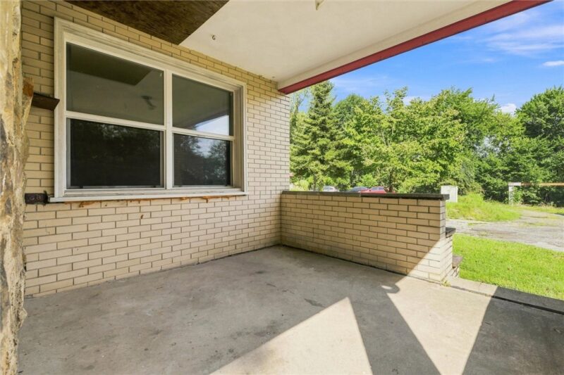 1114 Daisy Ln — photo 3