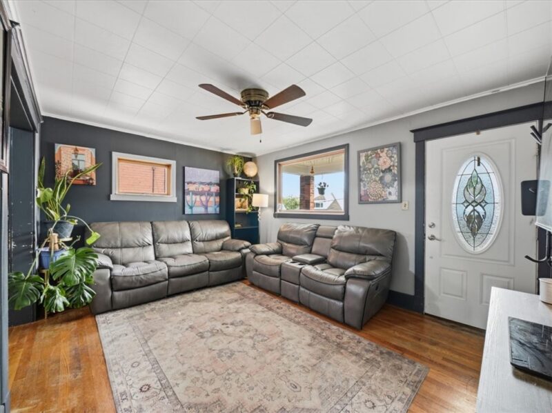 7909 Lloyd Ave — photo 3