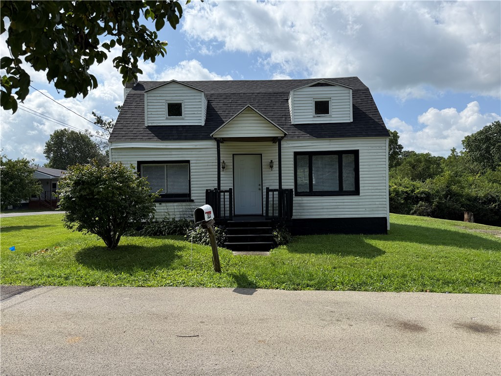 323 Warner Aly — photo 1