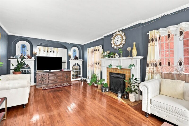 2210 Brownsville Rd — photo 2