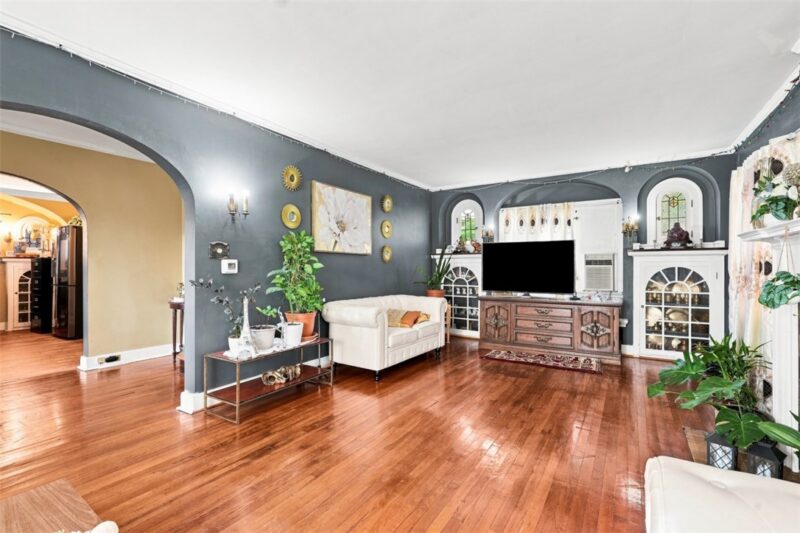 2210 Brownsville Rd — photo 3