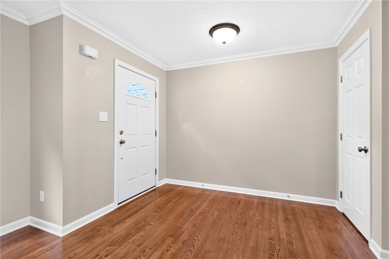 1066 Woodlawn Dr — photo 2