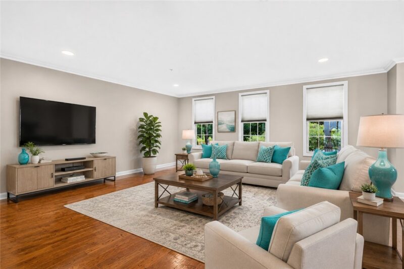 1066 Woodlawn Dr — photo 4