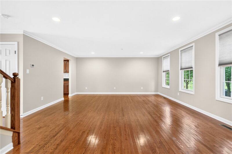 1066 Woodlawn Dr — photo 5