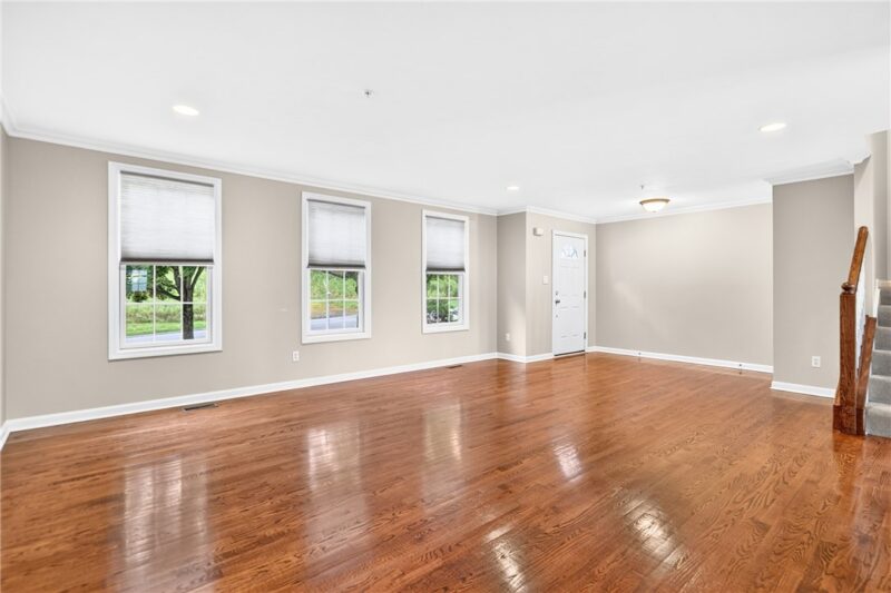 1066 Woodlawn Dr — photo 6
