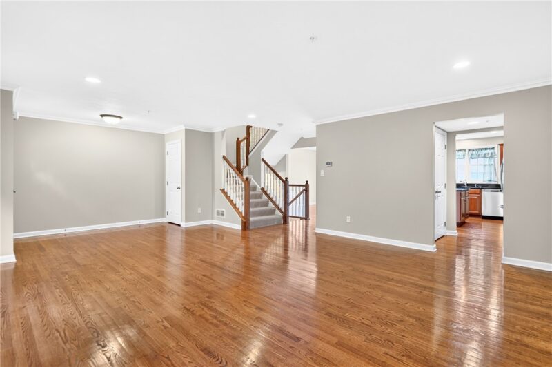 1066 Woodlawn Dr — photo 7