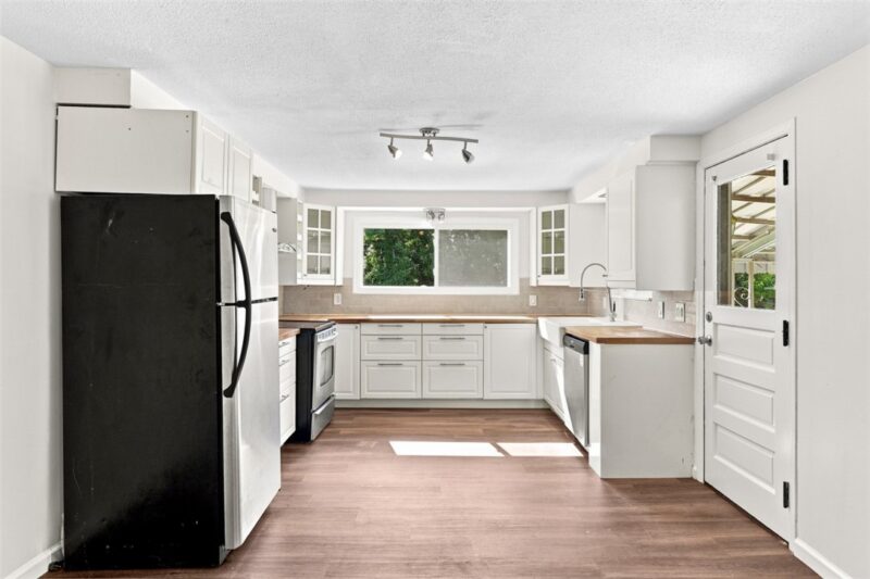 705 Greenlee Rd — photo 3