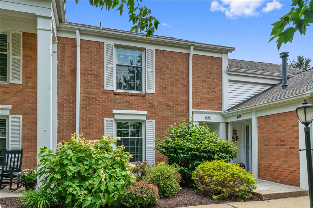 1818 Foxcroft Ln 805 — photo 1