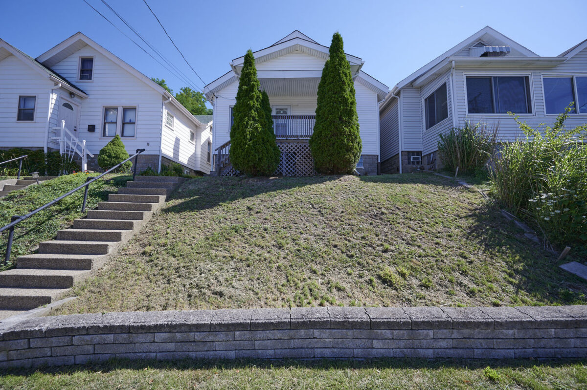 1245 Woodbourne AVENUE — photo 1