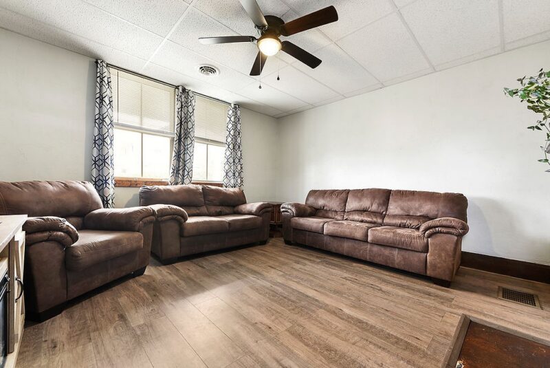 120 E Coffee St — photo 2