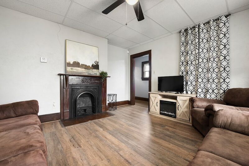 120 E Coffee St — photo 4