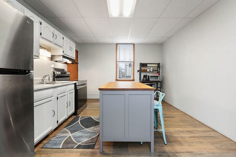 120 E Coffee St — photo 8