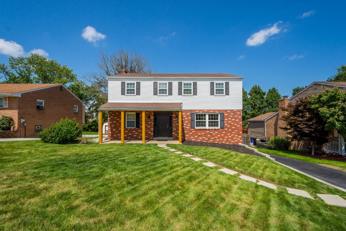 1013 Dana DRIVE — photo 1
