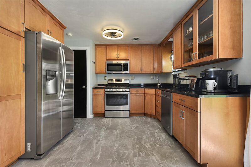 202 Fiesta Dr — photo 2