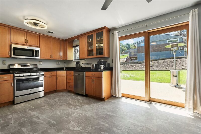 202 Fiesta Dr — photo 3