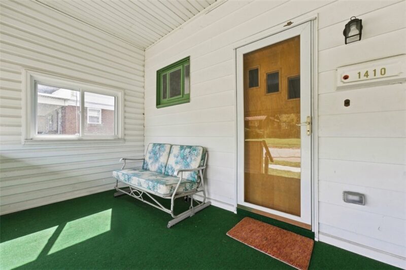 1410 Maple St — photo 2