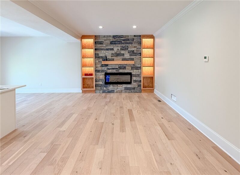 208 Grant Ave. — photo 8