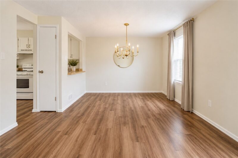 1004 Timberglen Dr — photo 3