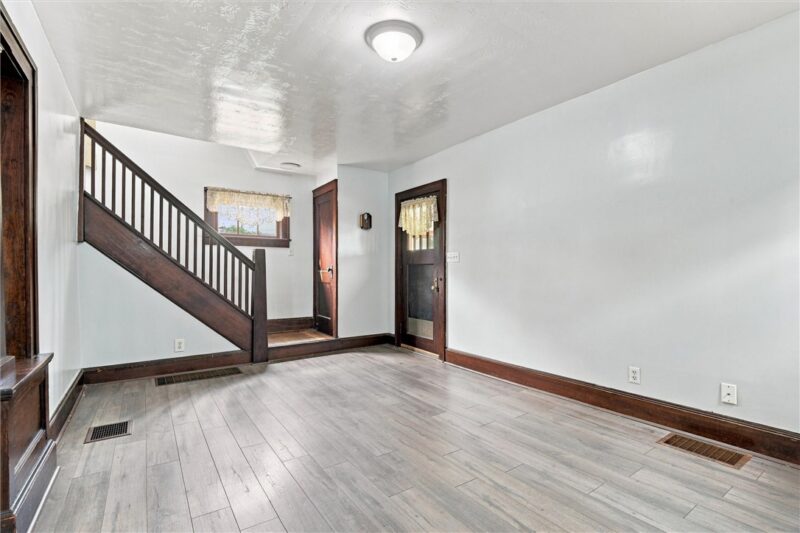 537 Mcclure Ave — photo 4