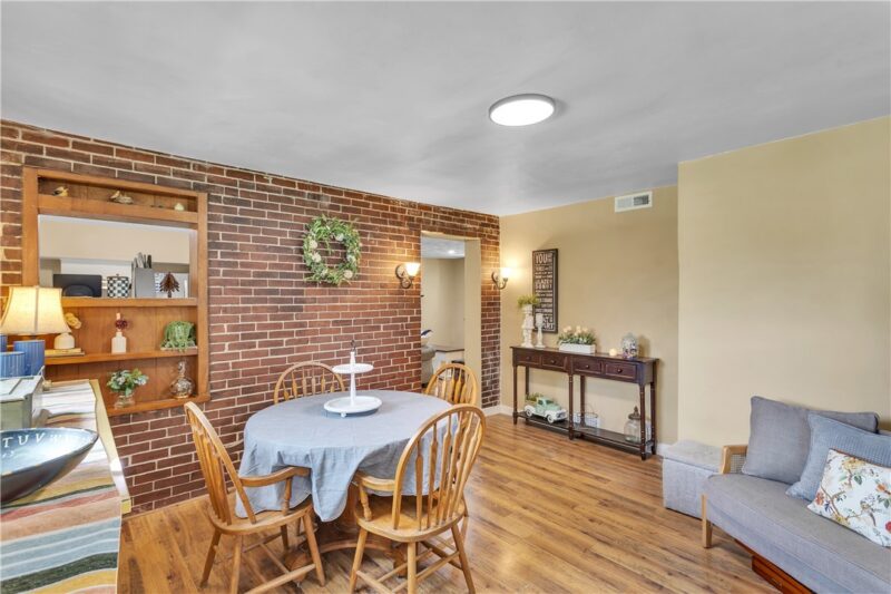 28 Petermans Lane — photo 8