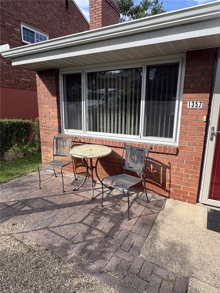 1357 Craigview Drive — photo 4