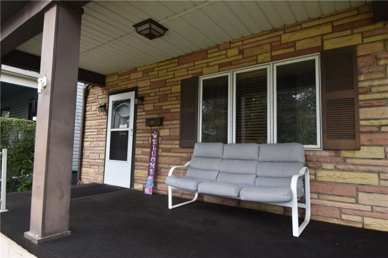 128 Hartrey St — photo 3