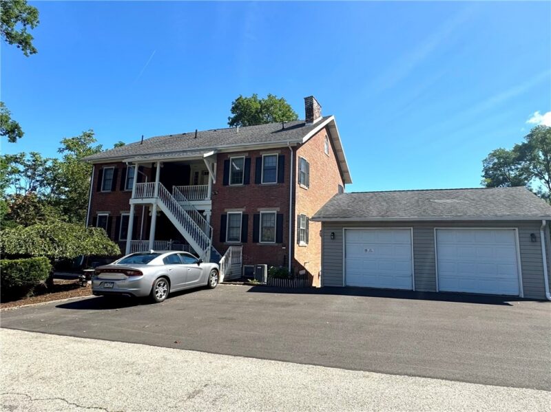 1319 Riverside Dr 400 — photo 2