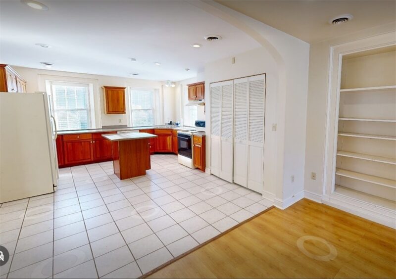 1319 Riverside Dr 400 — photo 4