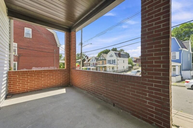 300 N Graham STREET — photo 2