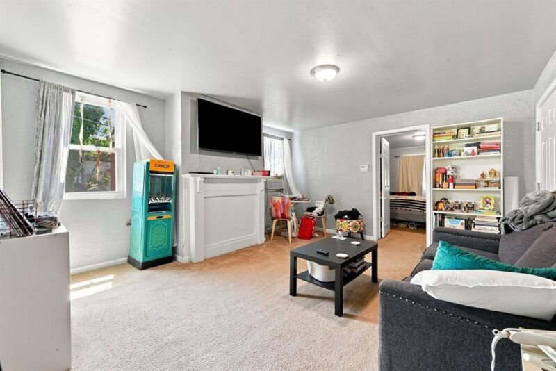 300 N Graham STREET — photo 7