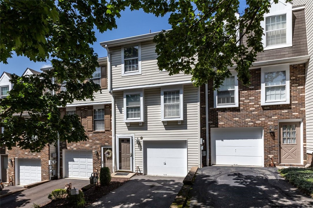 115 Saxonwald — photo 1