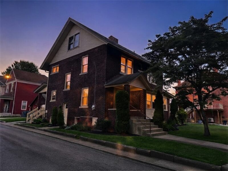 411 10th Ave — photo 3